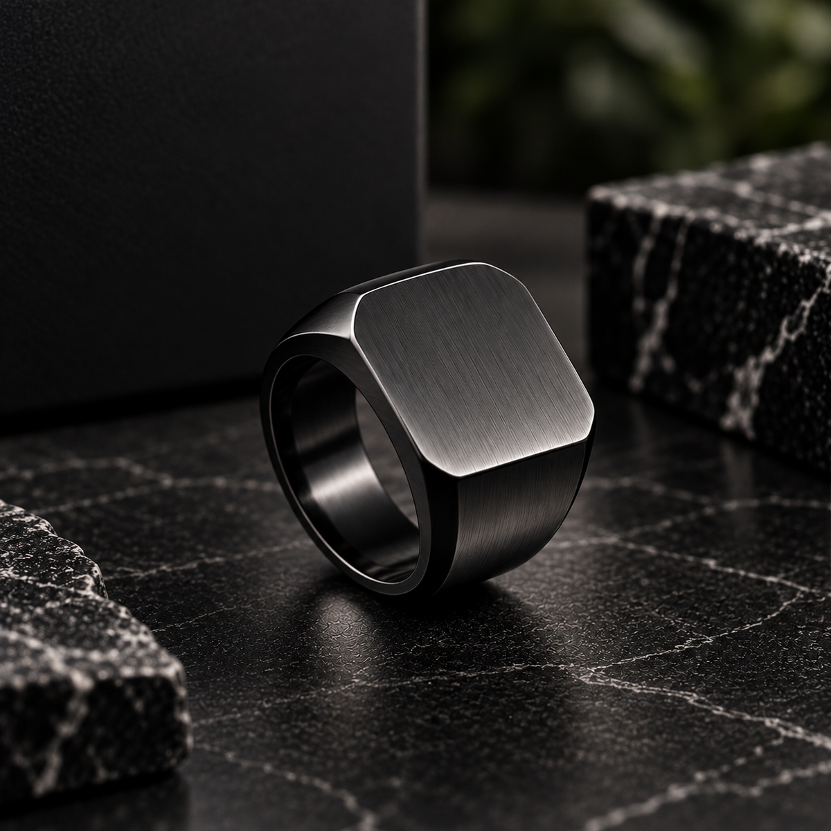 KELDREN Signet Ring